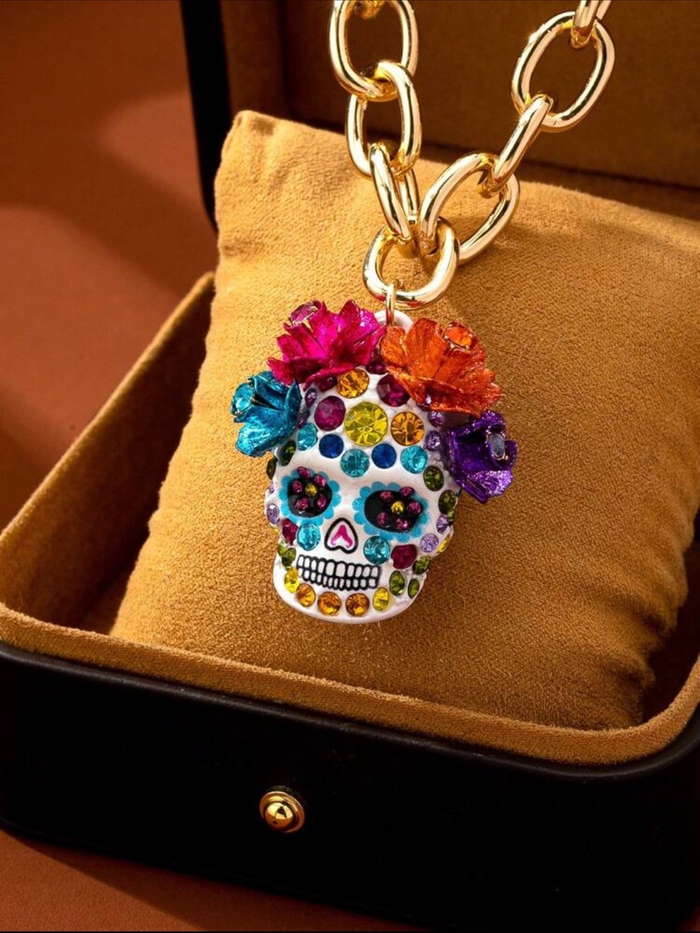 Gold Chain Necklace with Multicolor Skull Pendant nwt adjustable - Picture 3 of 6